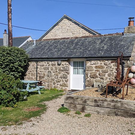 Little Barn Near Treen Cliffs And Beach Saint Levan Exterior photo