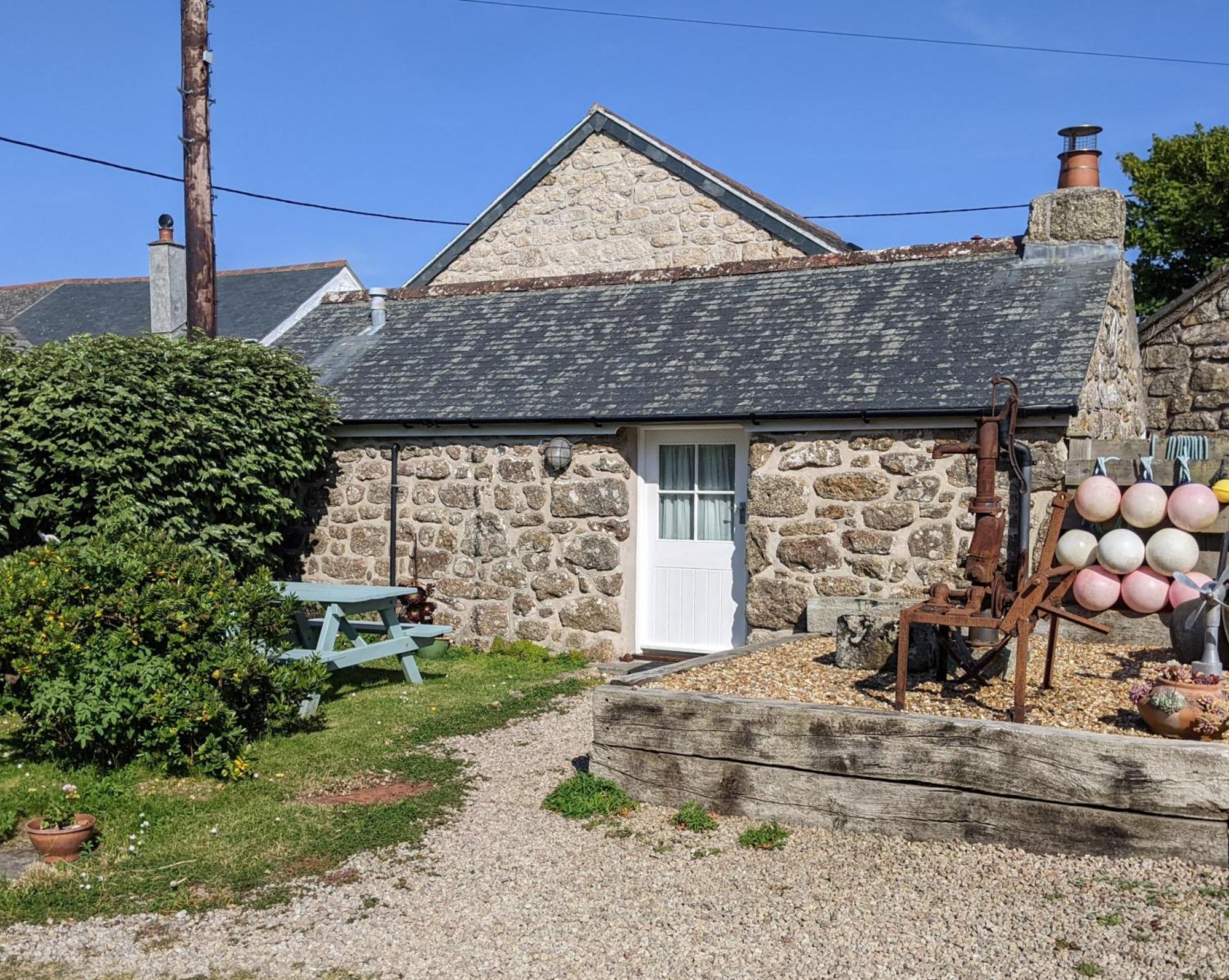 Little Barn Near Treen Cliffs And Beach Saint Levan Exterior photo